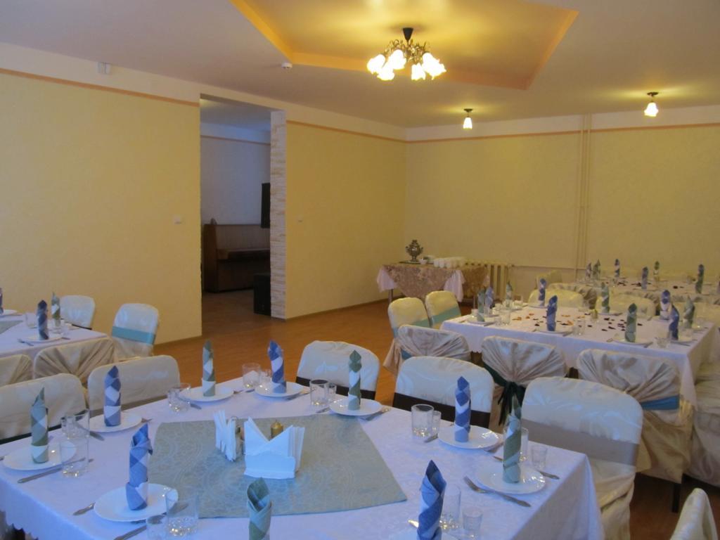 Viesu Maja Ezerkalns Hotel Kraslava Exterior photo